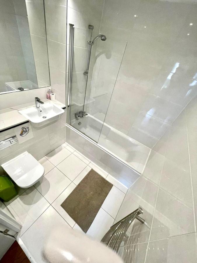 London Stratford Luxury House, 5 Minutes Walk Station, Westfield, 3 Bedrooms 3 Bathrooms, Reception, Garden, Parking Zewnętrze zdjęcie