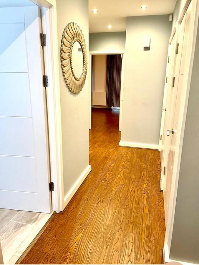 London Stratford Luxury House, 5 Minutes Walk Station, Westfield, 3 Bedrooms 3 Bathrooms, Reception, Garden, Parking Zewnętrze zdjęcie
