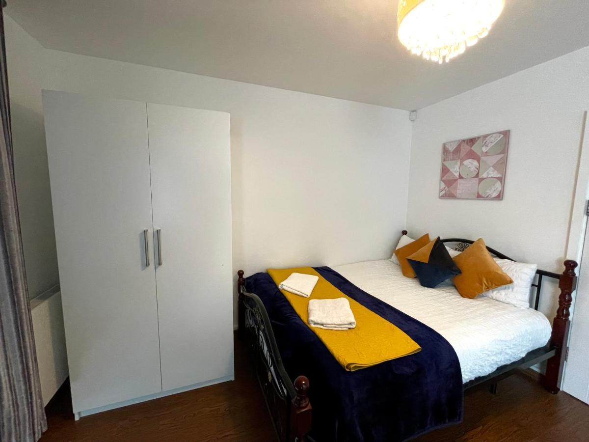 London Stratford Luxury House, 5 Minutes Walk Station, Westfield, 3 Bedrooms 3 Bathrooms, Reception, Garden, Parking Zewnętrze zdjęcie
