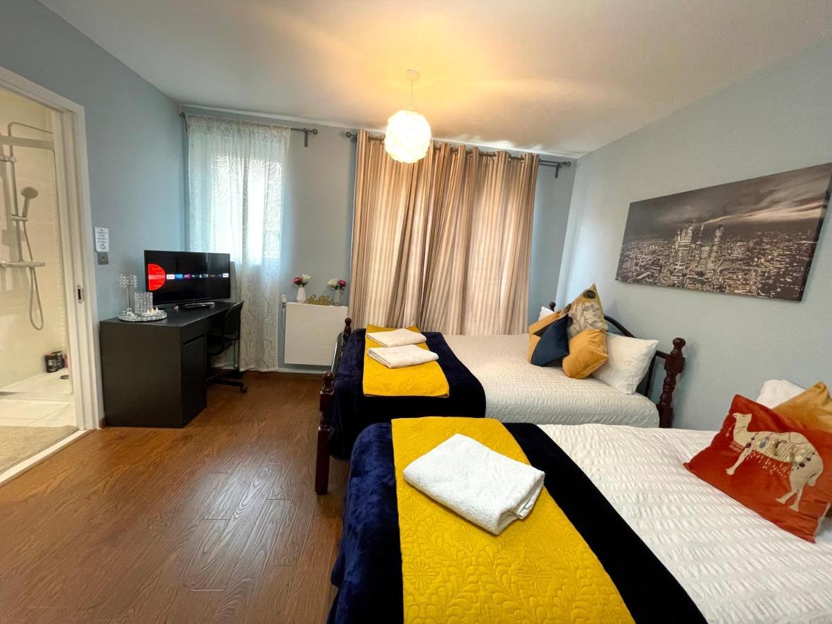 London Stratford Luxury House, 5 Minutes Walk Station, Westfield, 3 Bedrooms 3 Bathrooms, Reception, Garden, Parking Zewnętrze zdjęcie