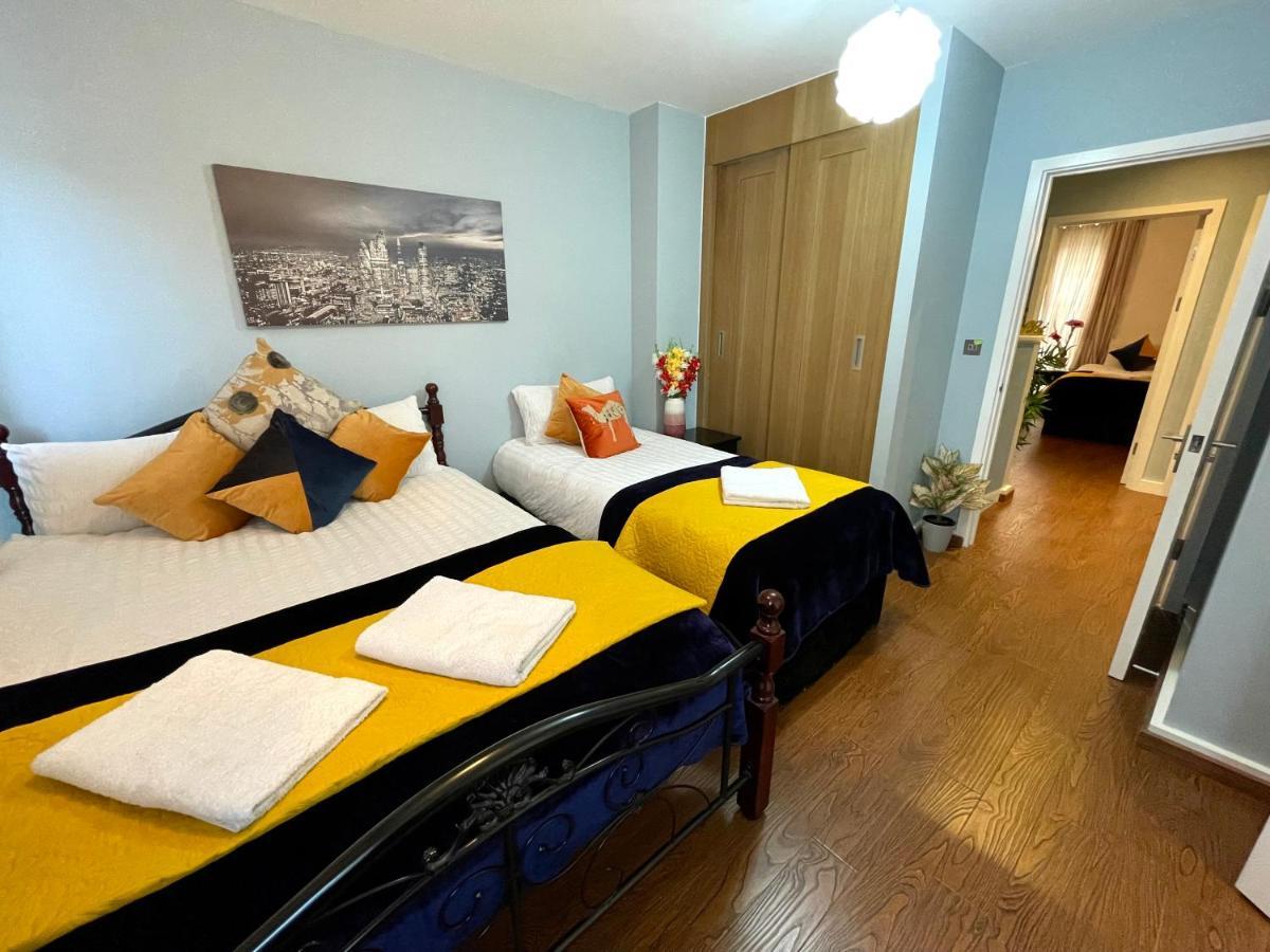 London Stratford Luxury House, 5 Minutes Walk Station, Westfield, 3 Bedrooms 3 Bathrooms, Reception, Garden, Parking Zewnętrze zdjęcie