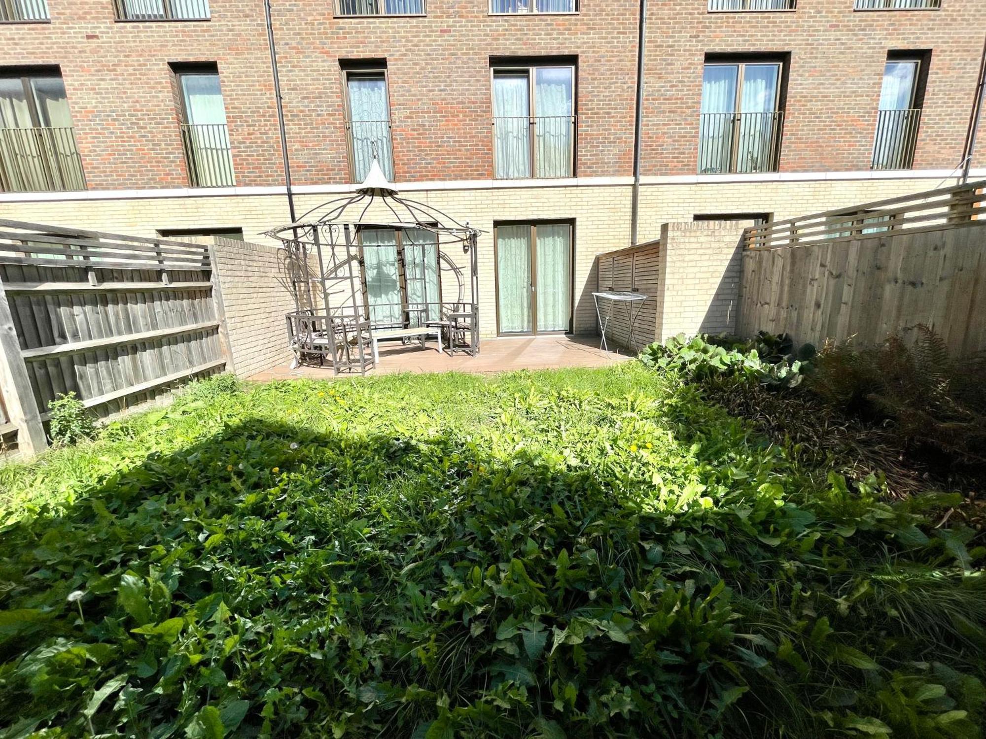 London Stratford Luxury House, 5 Minutes Walk Station, Westfield, 3 Bedrooms 3 Bathrooms, Reception, Garden, Parking Zewnętrze zdjęcie